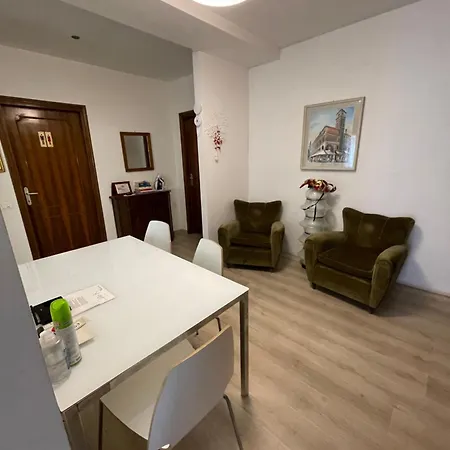 New Sunshinevenice Harrysclass Guest house *
