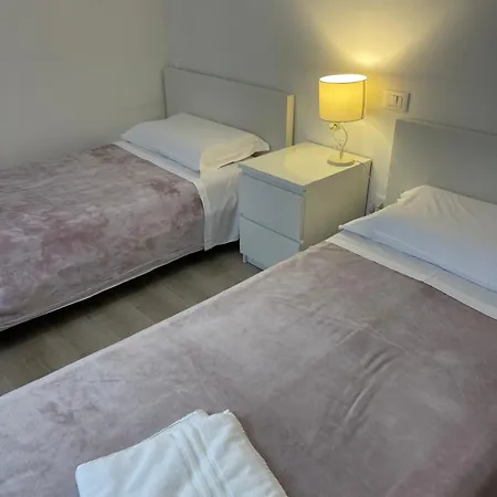 New Sunshinevenice Harrysclass Guest house *